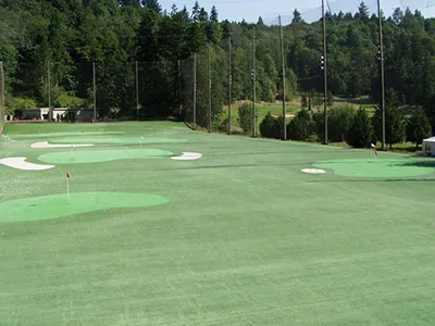 Césped sintético para búnkers y lagos de golf
